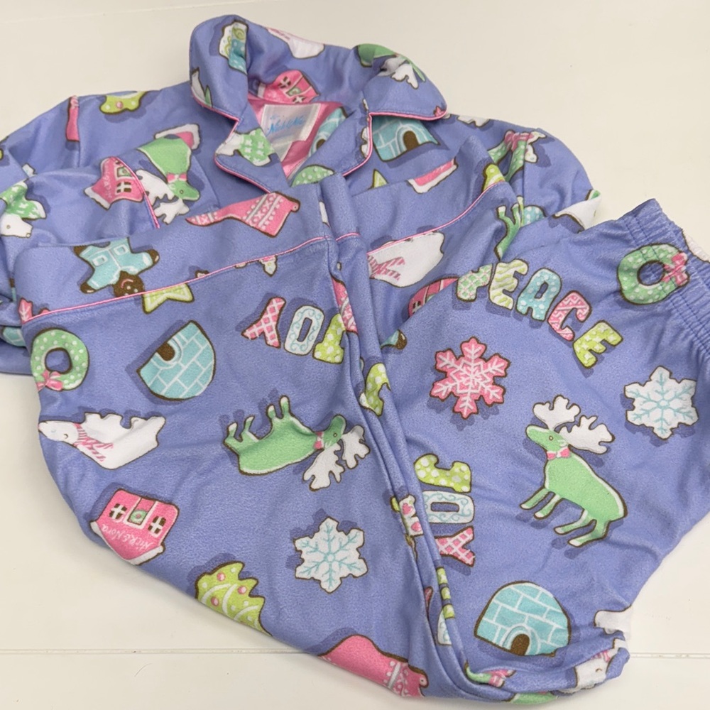 Nick & Nora Kids Pajama Set in Blue with Festive Print